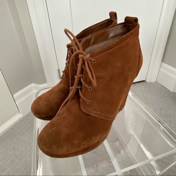 ⛄️ Brown Wedged Booties​​​​​​ - Picture 3 of 4